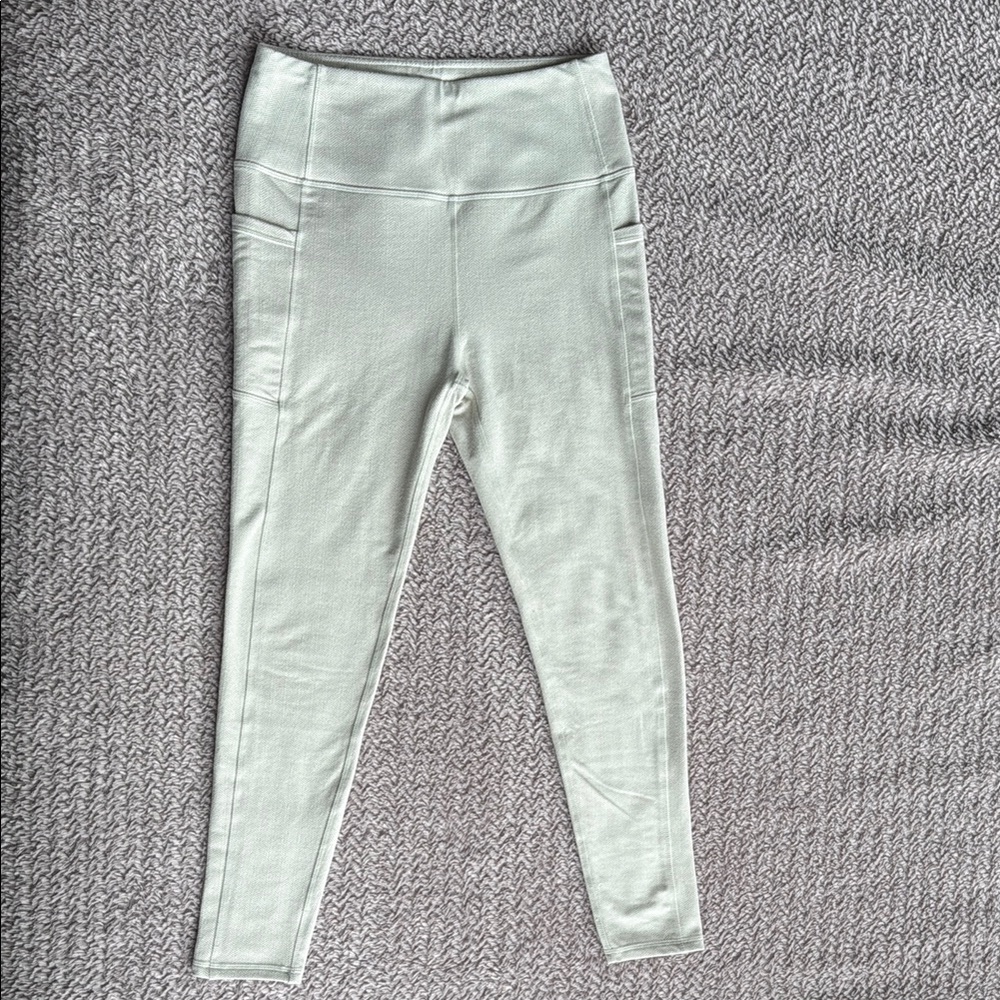Warm cozy leggings by Kyodan